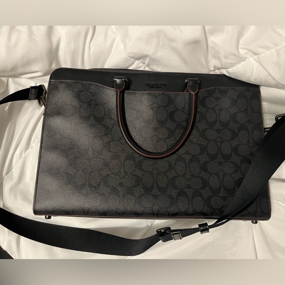 Coach Beckett Slim Brief In Signature Canvas